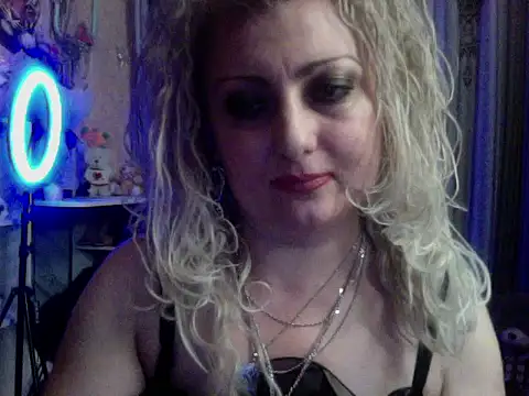 xHot Amazonq online show from October 2025 06:14:02 PM