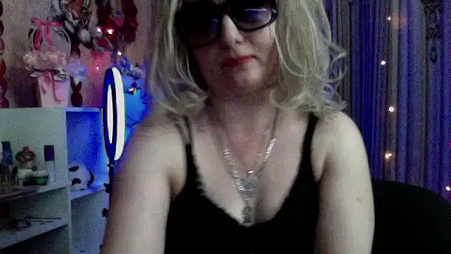 xHot Amazonq online show from March 2026 06:29:01 PM