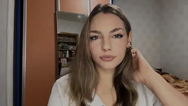 IlanaLafferty online show from November 2025 05:17:01 PM