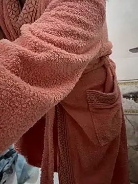 flo emillia online show from October 2025 04:42:01 PM