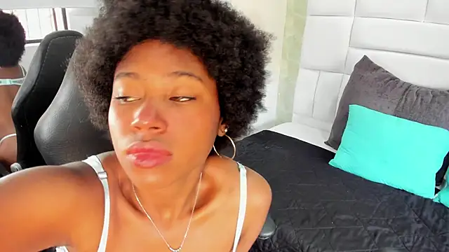 violeta ruizz online show from December 2025 05:08:02 PM