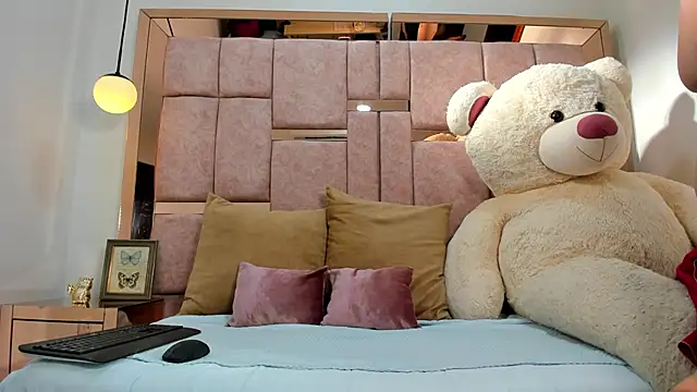 naomy sexy  online show from November 2025 12:15:02 PM