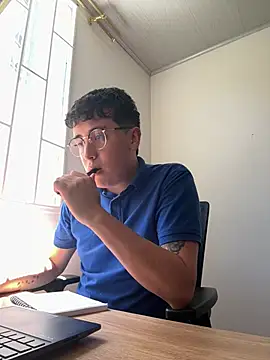 Snapshot of Sam_Rush chatting on June 2026 05:11:02 PM Sam Rush online show from June 2026 05:11:02 PM