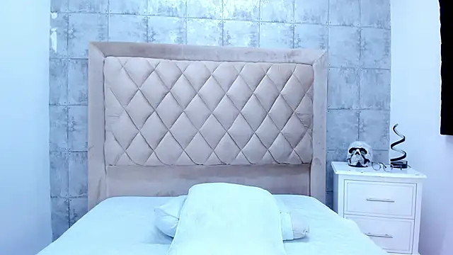 AmaraWolf online show from November 2025 09:09:01 PM