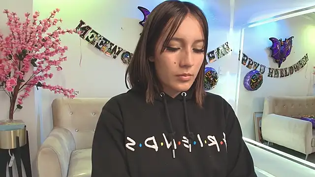 Lili scott online show from October 2025 03:20:02 AM