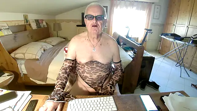 Snapshot of Sissypat53 chatting on June 2026 01:01:01 PM Sissypat53 online show from June 2026 01:01:01 PM