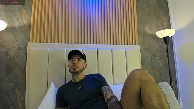 Snapshot of axel_tatto chatting on October 2025 07:18:01 PM axel tatto online show from October 2025 07:18:01 PM