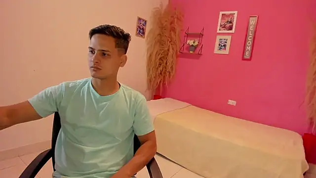 Snapshot of elmasmas01 chatting on October 2025 11:10:02 PM elmasmas01 online show from October 2025 11:10:02 PM