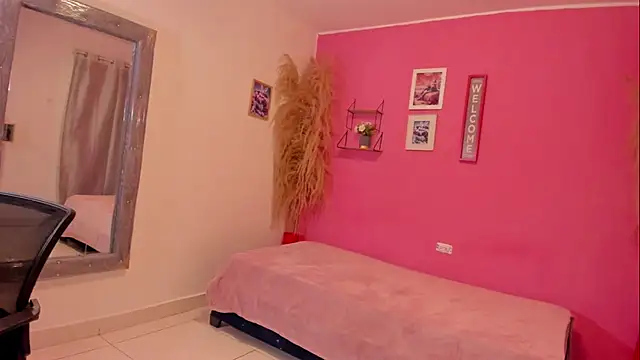 elmasmas01 online show from November 2025 09:36:01 PM