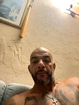 Snapshot of latino2211 chatting on October 2025 02:25:02 AM latino2211 online show from October 2025 02:25:02 AM