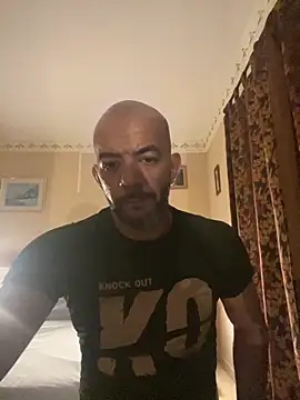 Snapshot of latino2211 chatting on October 2025 06:53:01 PM latino2211 online show from October 2025 06:53:01 PM