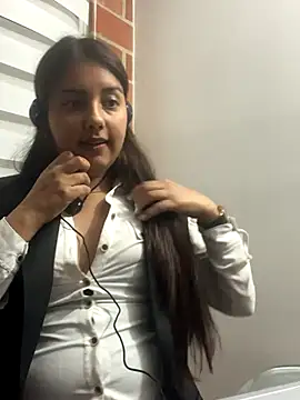 Au-rora online show from December 2025 03:36:02 AM