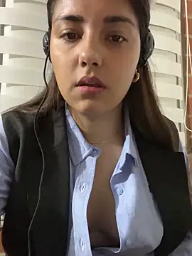 Au-rora online show from December 2025 05:48:02 AM