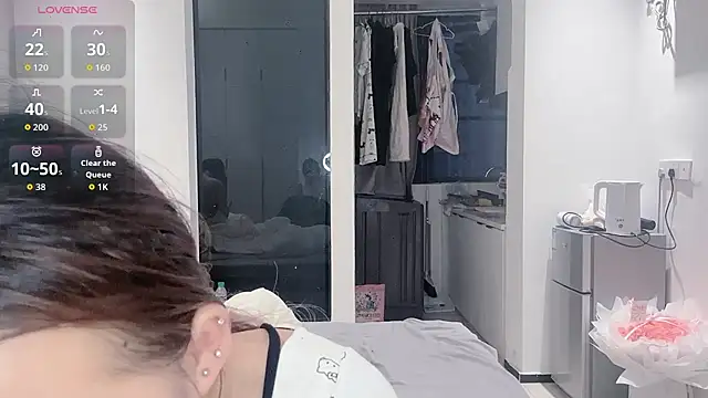 Snapshot of Xiaoyumi61 chatting on October 2025 09:44:01 AM Xiaoyumi61 online show from October 2025 09:44:01 AM