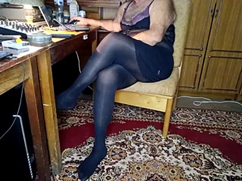 Snapshot of NyushaM chatting on November 2025 03:35:01 PM NyushaM online show from November 2025 03:35:01 PM