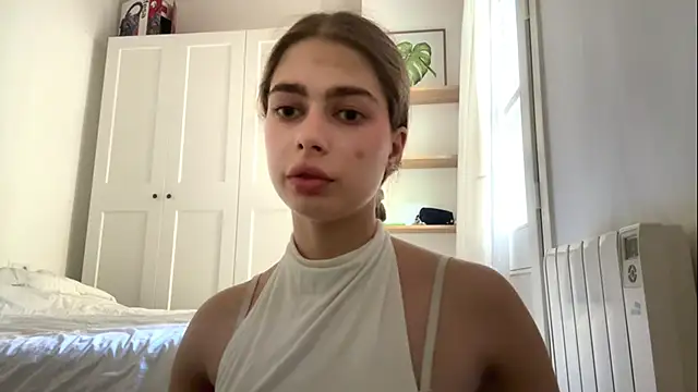 EastLuna online show from April 2026 04:04:02 PM