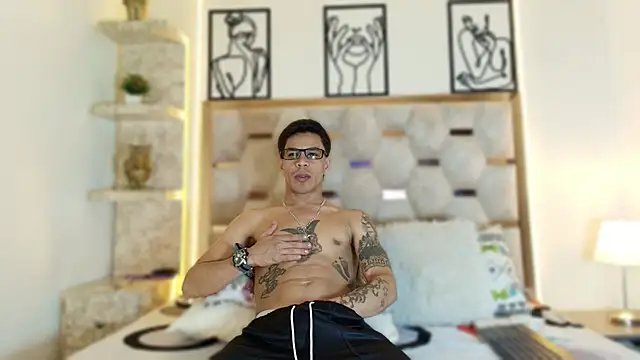 Andrew Haalls online show from November 2025 09:30:02 PM