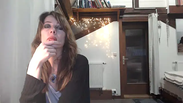 MissDyannis online show from April 2026 10:09:02 PM