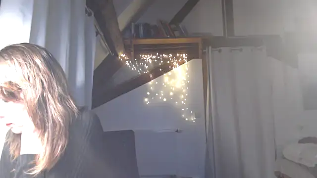 MissDyannis online show from April 2026 06:45:02 PM