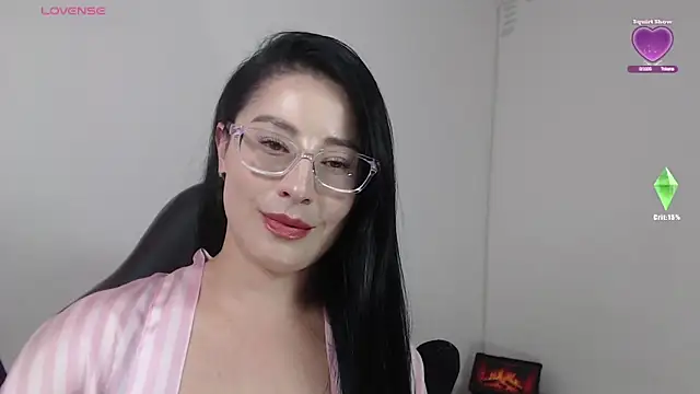 Snapshot of Emma_Hotkiss chatting on May 2026 08:49:01 PM Emma Hotkiss online show from May 2026 08:49:01 PM