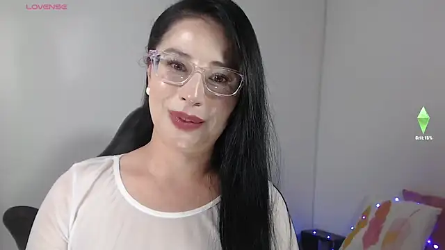 Snapshot of Emma_Hotkiss chatting on May 2026 03:13:02 AM Emma Hotkiss online show from May 2026 03:13:02 AM