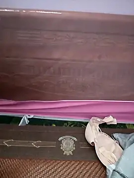 Kieuxinhgai online show from November 2025 01:42:02 PM