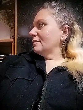 Lana-murr online show from November 2025 07:02:02 PM