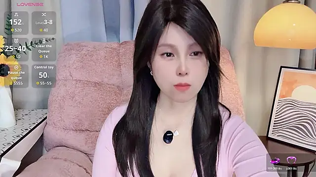 Snapshot of LuckyNana_ chatting on November 2025 01:02:01 PM LuckyNana  online show from November 2025 01:02:01 PM