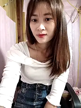 Snapshot of Em_xinh01 chatting on May 2026 11:00:01 PM Em xinh01 online show from May 2026 11:00:01 PM