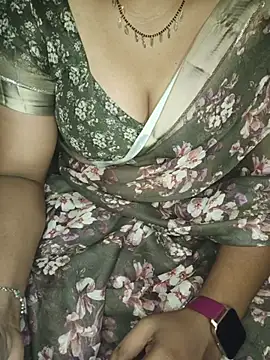 shreyareddy99 online show from November 2025 05:03:01 PM