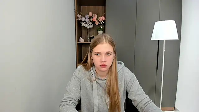 LuciaTiell online show from October 2025 07:54:01 AM