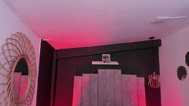 mia jagger online show from April 2026 09:39:33 PM