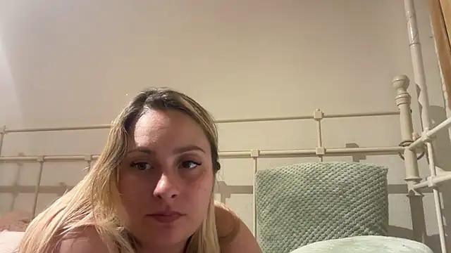Snapshot of EngelHelene chatting on June 2026 07:13:01 PM EngelHelene online show from June 2026 07:13:01 PM
