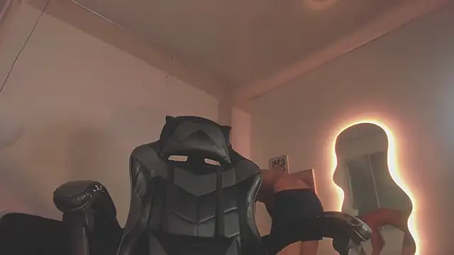 Snapshot of Senpai_Lover chatting on November 2025 08:11:02 PM Senpai Lover online show from November 2025 08:11:02 PM