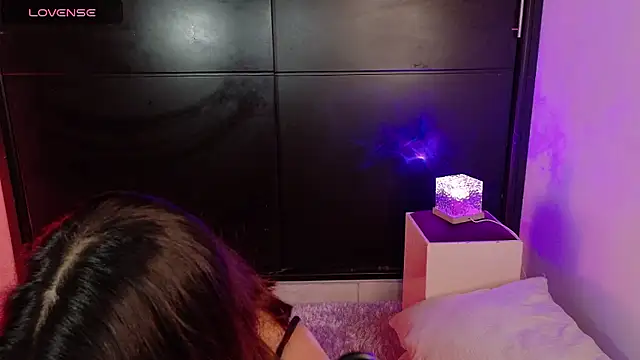 emilyy1  online show from January 2026 01:02:02 PM