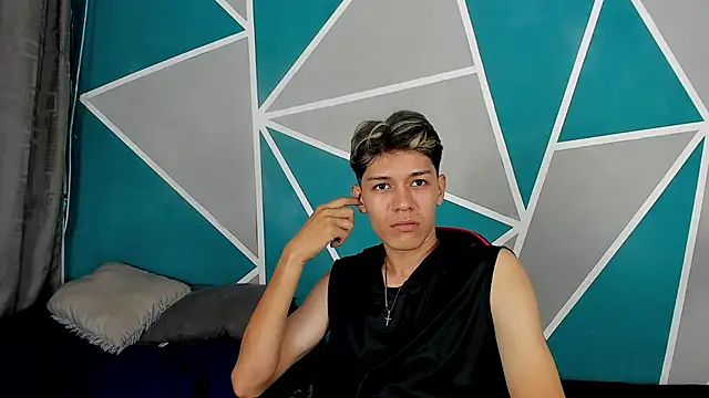 Snapshot of Andrew_ledman chatting on October 2025 11:44:02 AM Andrew ledman online show from October 2025 11:44:02 AM