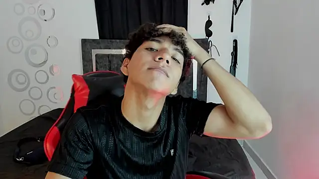 Maximiliano Khalil online show from November 2025 08:01:01 PM