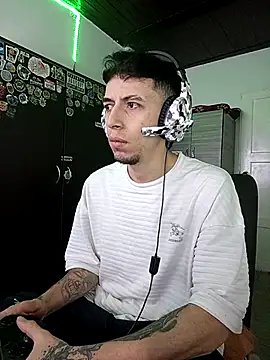 Aron Jones  online show from October 2025 09:27:01 PM