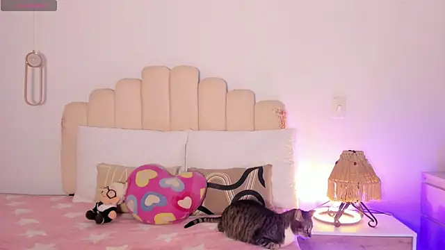 Manelyk  moon online show from November 2025 09:14:02 PM