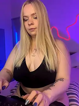 LisaCandy1 online show from December 2025 04:38:01 PM