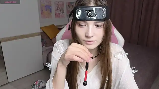 Hana Flo  online show from November 2025 02:06:01 PM