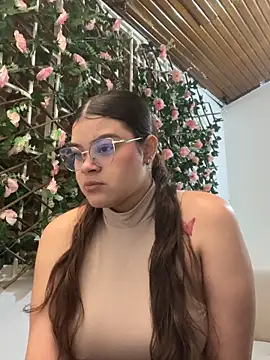 Snapshot of Tharafresneda_ chatting on October 2025 12:06:02 PM Tharafresneda  online show from October 2025 12:06:02 PM