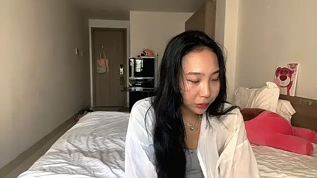 LizParadiz online show from October 2025 06:25:01 AM