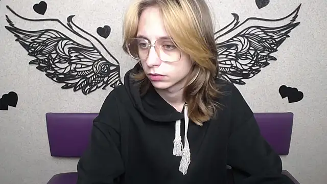 TracyLll online show from November 2025 12:11:02 PM