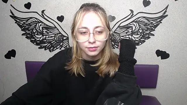 TracyLll online show from December 2025 11:48:01 AM