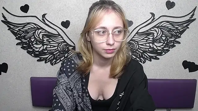 TracyLll online show from December 2025 06:22:02 AM