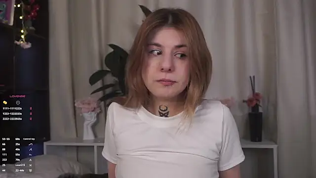 FifiGlow online show from November 2025 08:03:02 AM