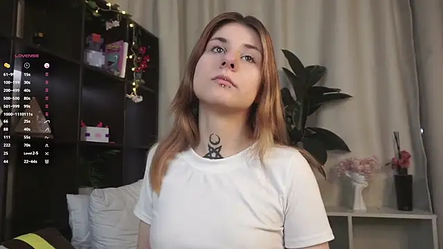 FifiGlow online show from November 2025 10:26:01 AM