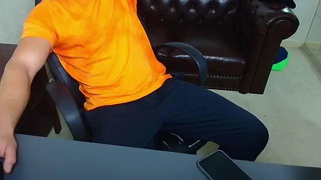 HayesWood online show from December 2025 05:50:02 AM