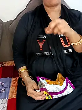 Sizzling Shreya online show from October 2025 04:42:02 PM